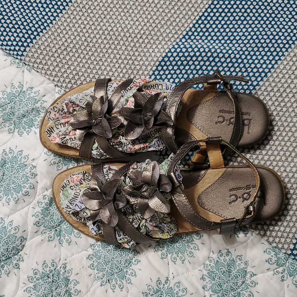 Metallic flat sandals
